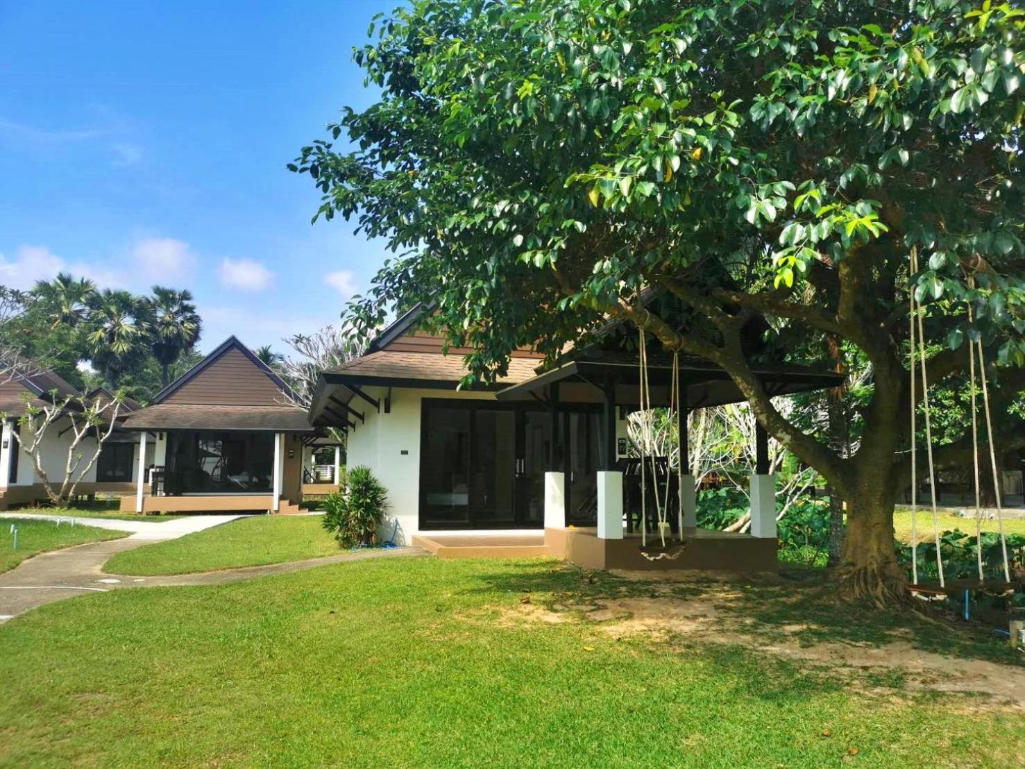 Nana Beach Hotel & Resort Pathiu Exterior photo
