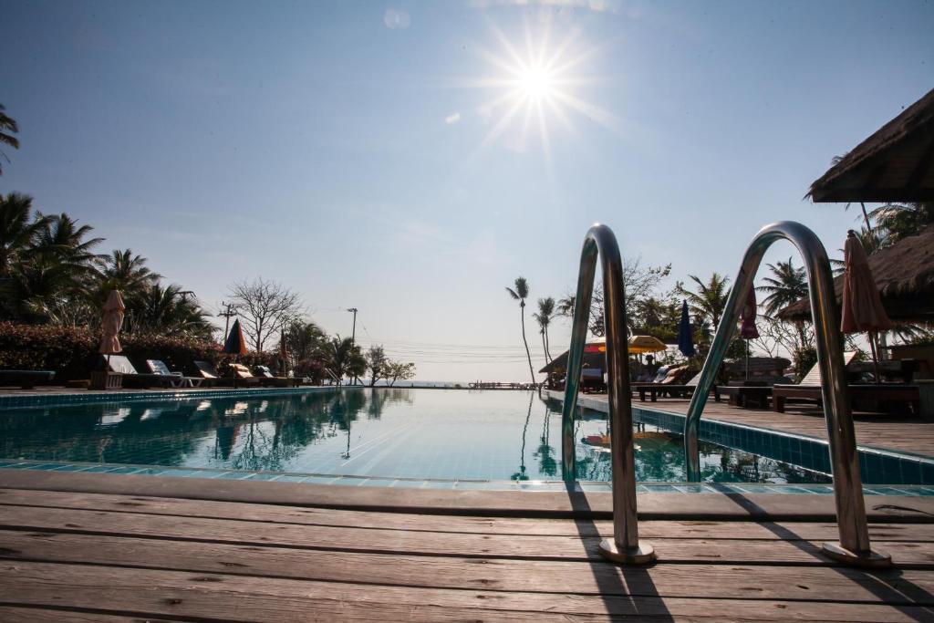 Nana Beach Hotel & Resort Pathiu Exterior photo